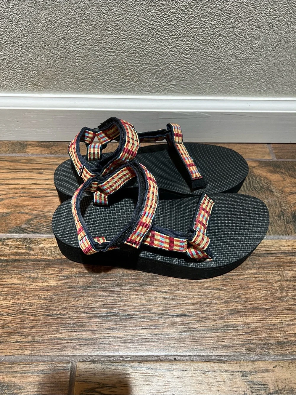Teva  platform Sandals *brand new* size 10